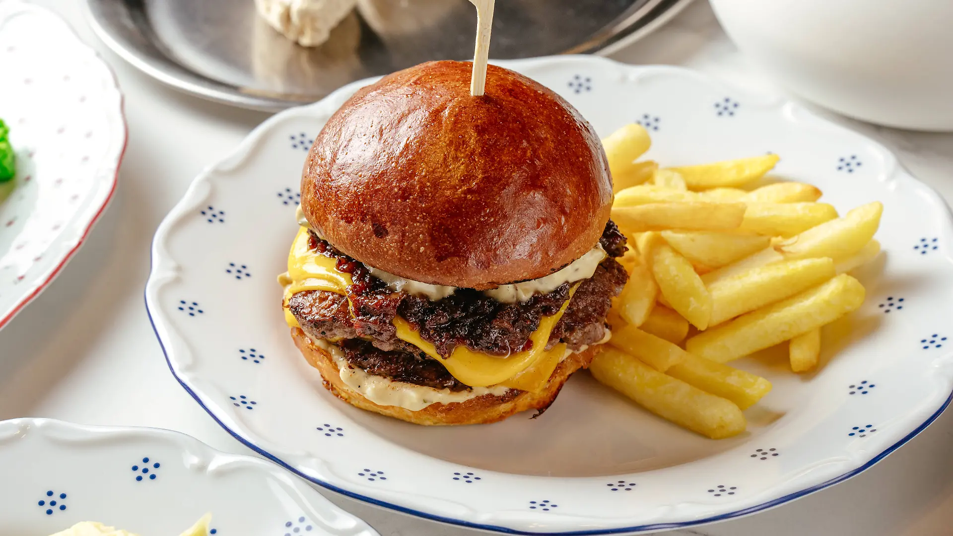 Courtney Luna füttert ihre Kinder mit Burgern oder anderen fettigen Nahrungsmitteln. (Symbolbild)
