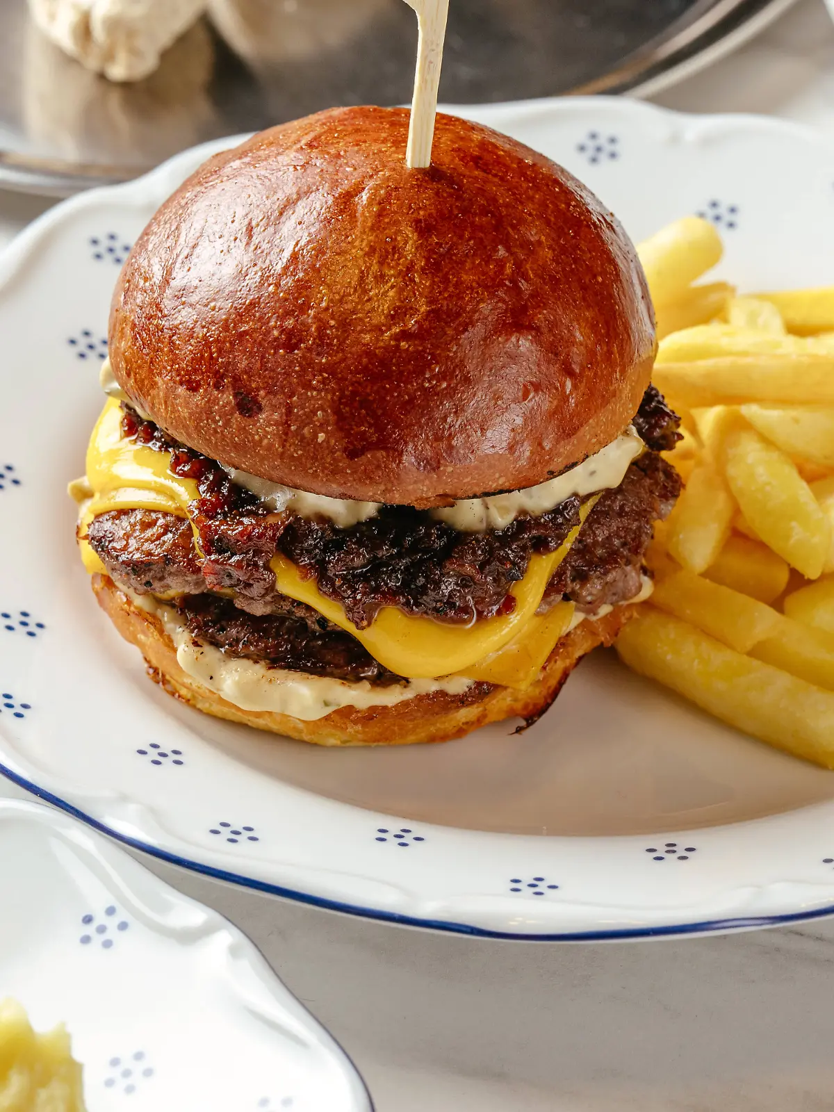 Bild zu: "Mutter mästet ihre Kinder – um sie für den Dritten Weltkrieg vorzubereiten!"