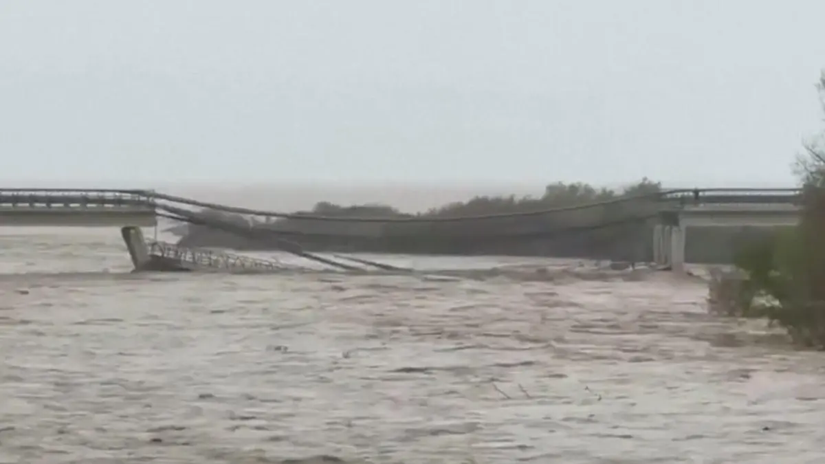 Heftige Unwetter in Italien! Brücke nach Überschwemmung eingestürzt Neuschnee im Apennin-Gebirge