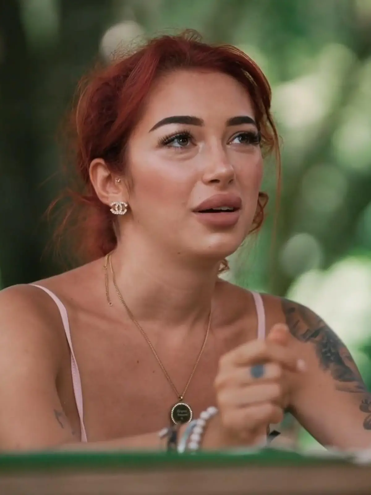 Ariel in einer Szene von „Reality Queens” 