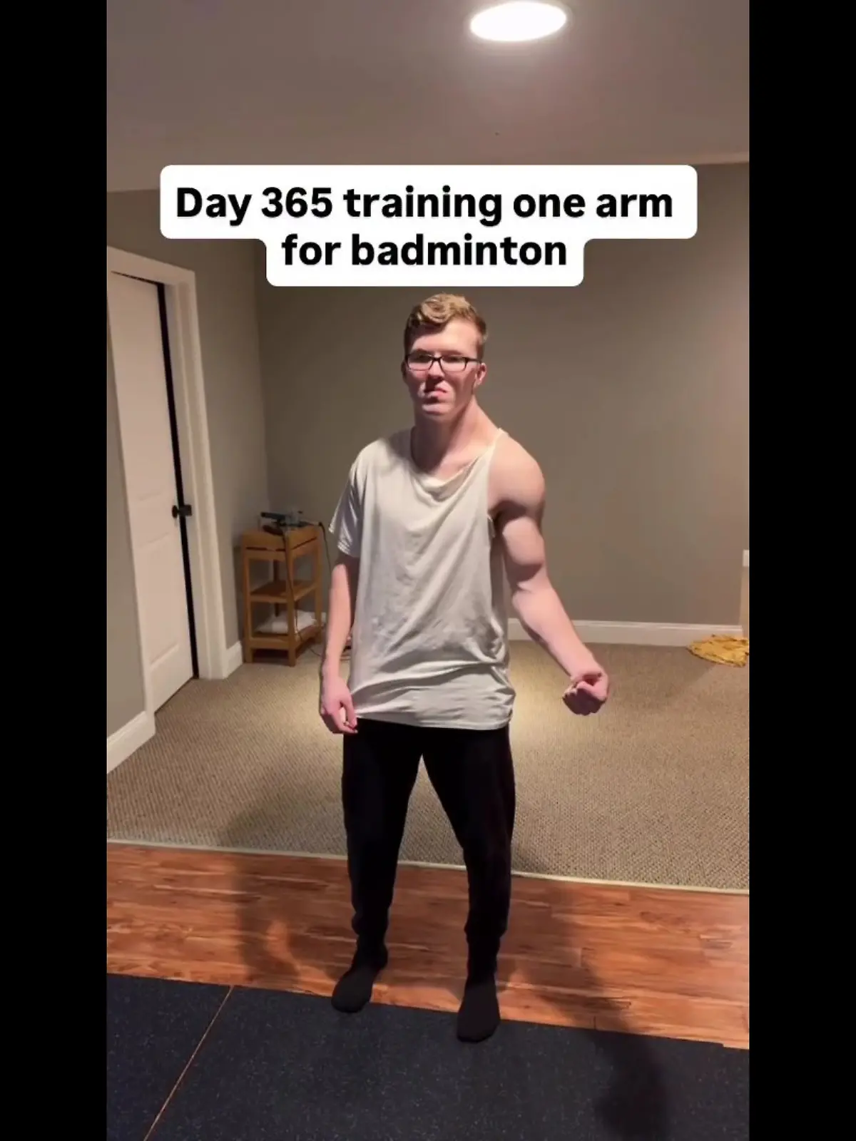 Bild zu: "Influencer trainiert ein Jahr lang nur einen Arm: So sieht er jetzt aus"