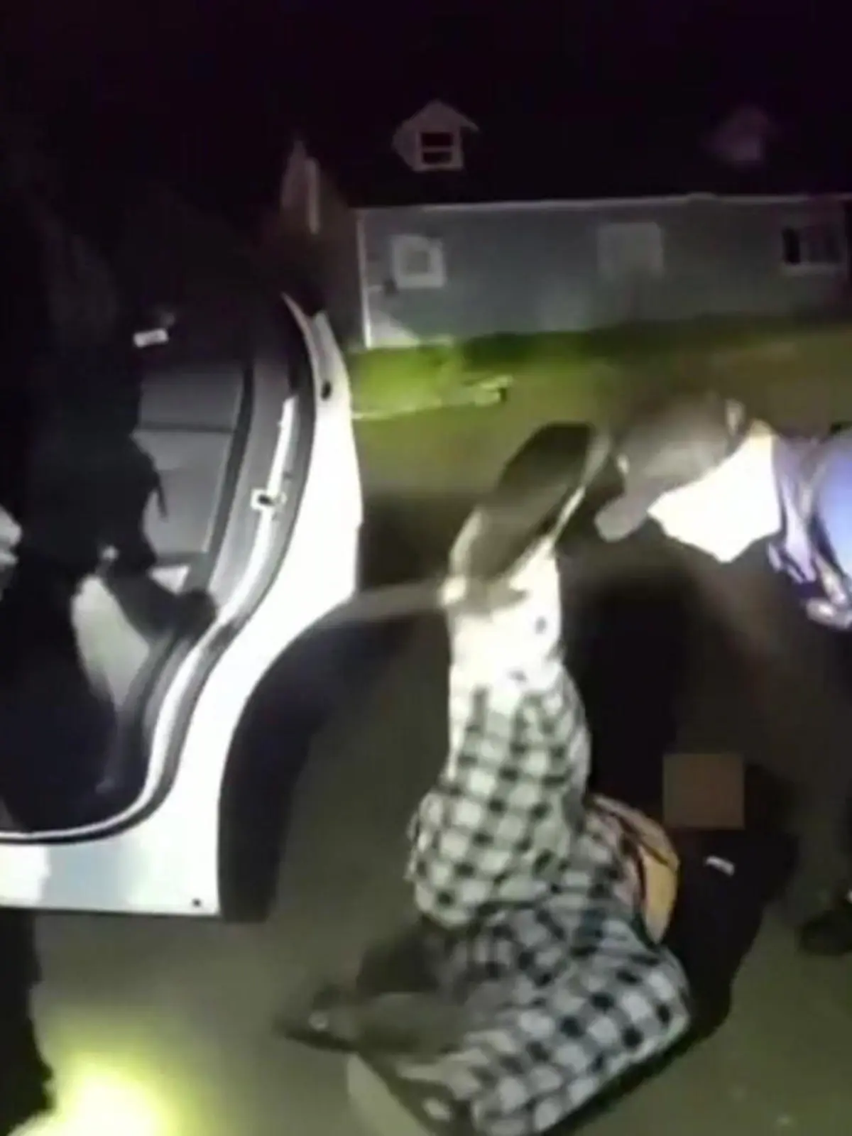 Bild zu: "Piloten geblendet! Frau will Festnahme entgehen – und greift zu DIESEM Trick!"