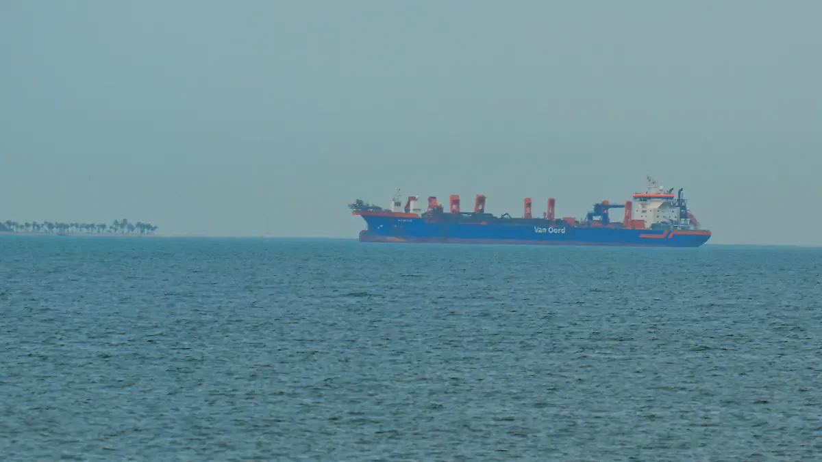 DUBAI, UNITED ARAB EMIRATES - MARCH 2: Commercial ships anchor off the coast of the United Arab Emirates due to navigation disruptions in the Strait of Hormuz, Dubai on March 2, 2026. Increased maritime traffic led to a buildup of vessels waiting near Dubai, highlighting the strategic importance of the strait, which handles 20 percent of global energy trade. Stringer / Anadolu