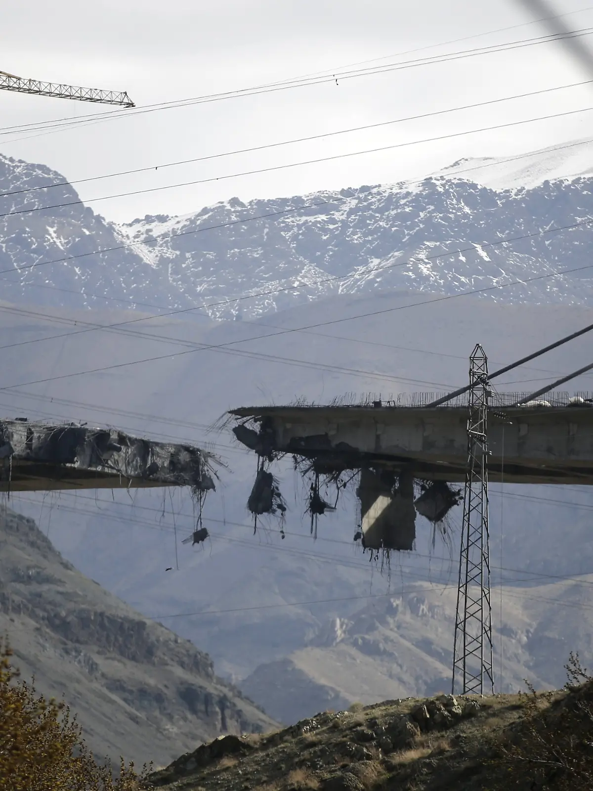 Bridge damaged in repeated strikes near Tehran KARAJ, IRAN - APRIL 03: Significant sections of the B1 Bridge are seen destroyed after an airstrike attributed to the United States and Israel targeted the site near Tehran, in Karaj, Iran, on April 03, 2026. Fatemeh Bahrami / Anadolu Tehran Iran. Editorial use only. Please get in touch for any other usage. PUBLICATIONxNOTxINxTURxUSAxCANxUKxJPNxITAxFRAxAUSxESPxBELxKORxRSAxHKGxNZL Copyright: x2026xAnadoluxFatemehxBahramix