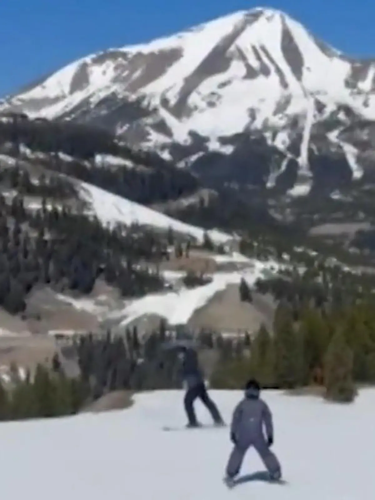 Bild zu: "Wie süß! Prinz Harry und Sohnemann Archie auf Skiern"