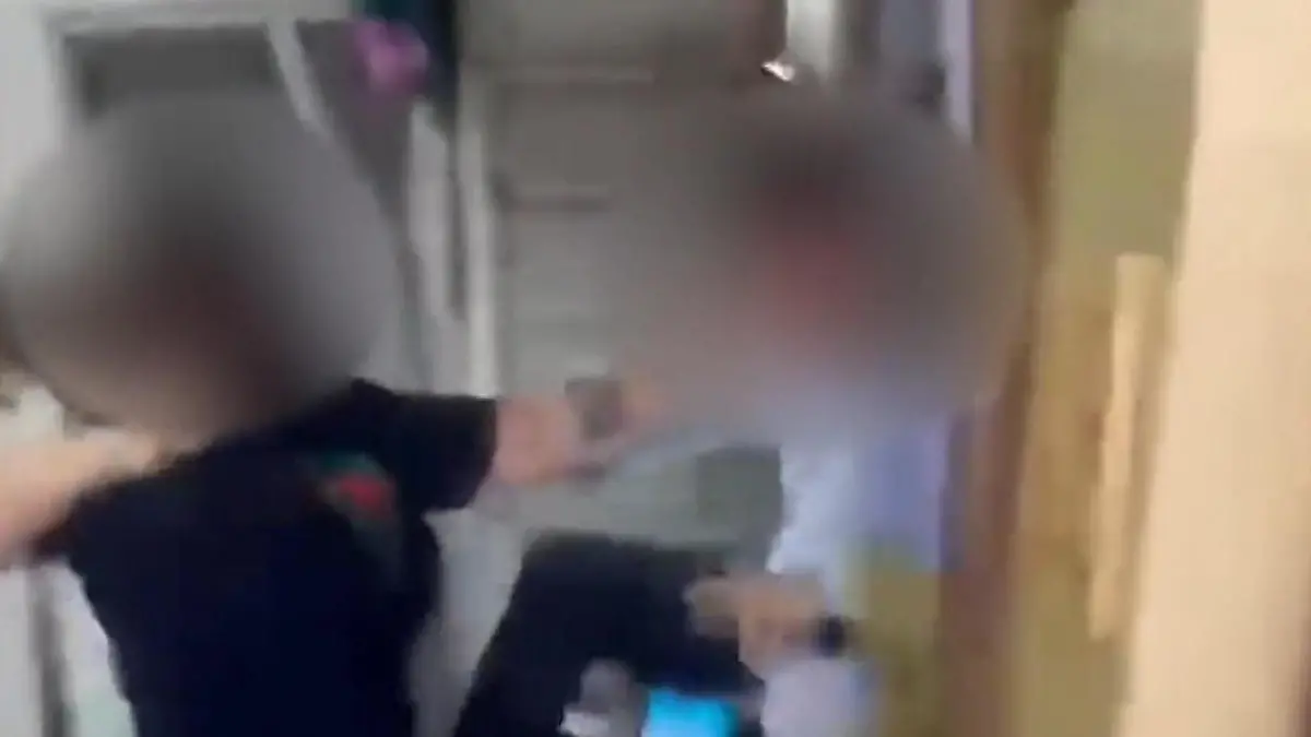 Schlägerei zwischen den Särgen! Angehörige attackieren Bestatter – aus DIESEM Grund Plötzlich fliegen in Brasilien die Fäuste