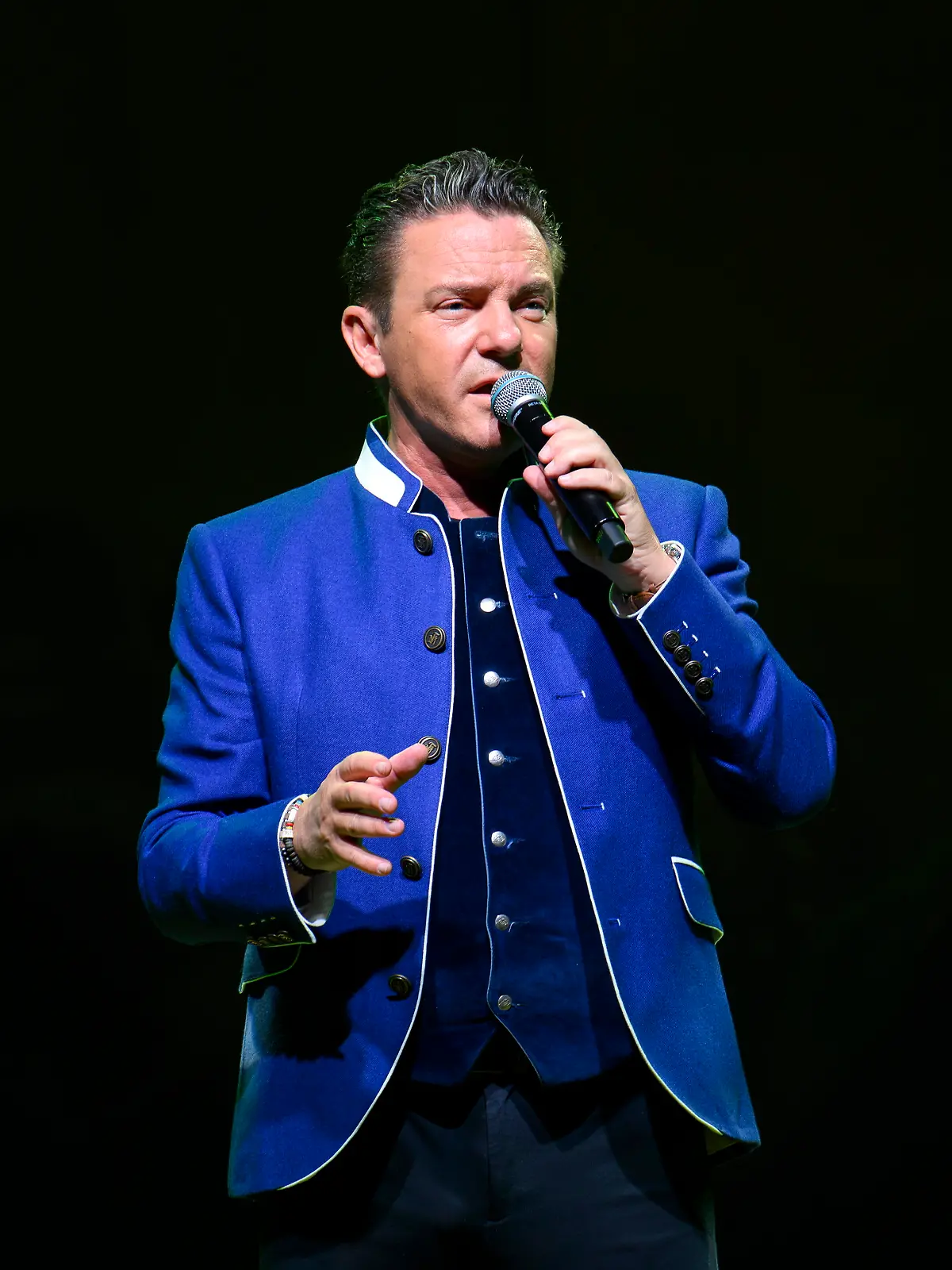 Sänger und Moderator Stefan Mross bei der Jubiläums-Tournee von 'Immer wieder sonntags' in der Meistersingerhalle. Nürnberg, 31.03.2026