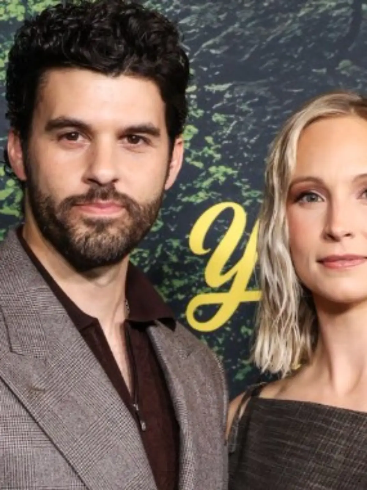Steven Krueger und Candice King sind seit 2023 ein Paar.