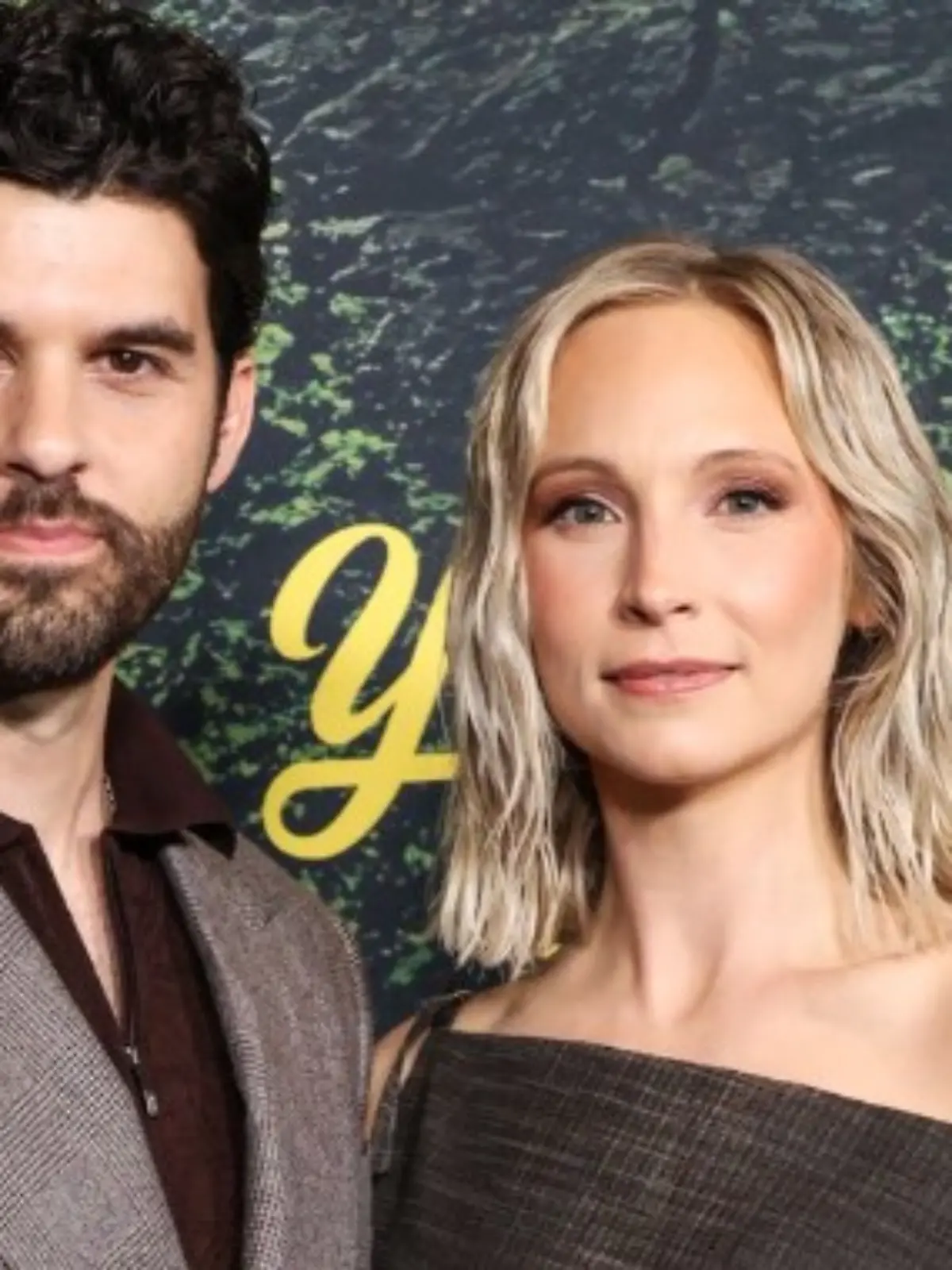 Steven Krueger und Candice King sind seit 2023 ein Paar.