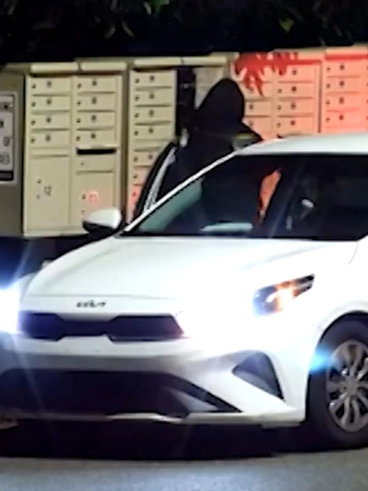 Bild zu: "„Er hat ihm noch zugewunken“ – Diebe räumen Briefkästen vor Anwohner leer"