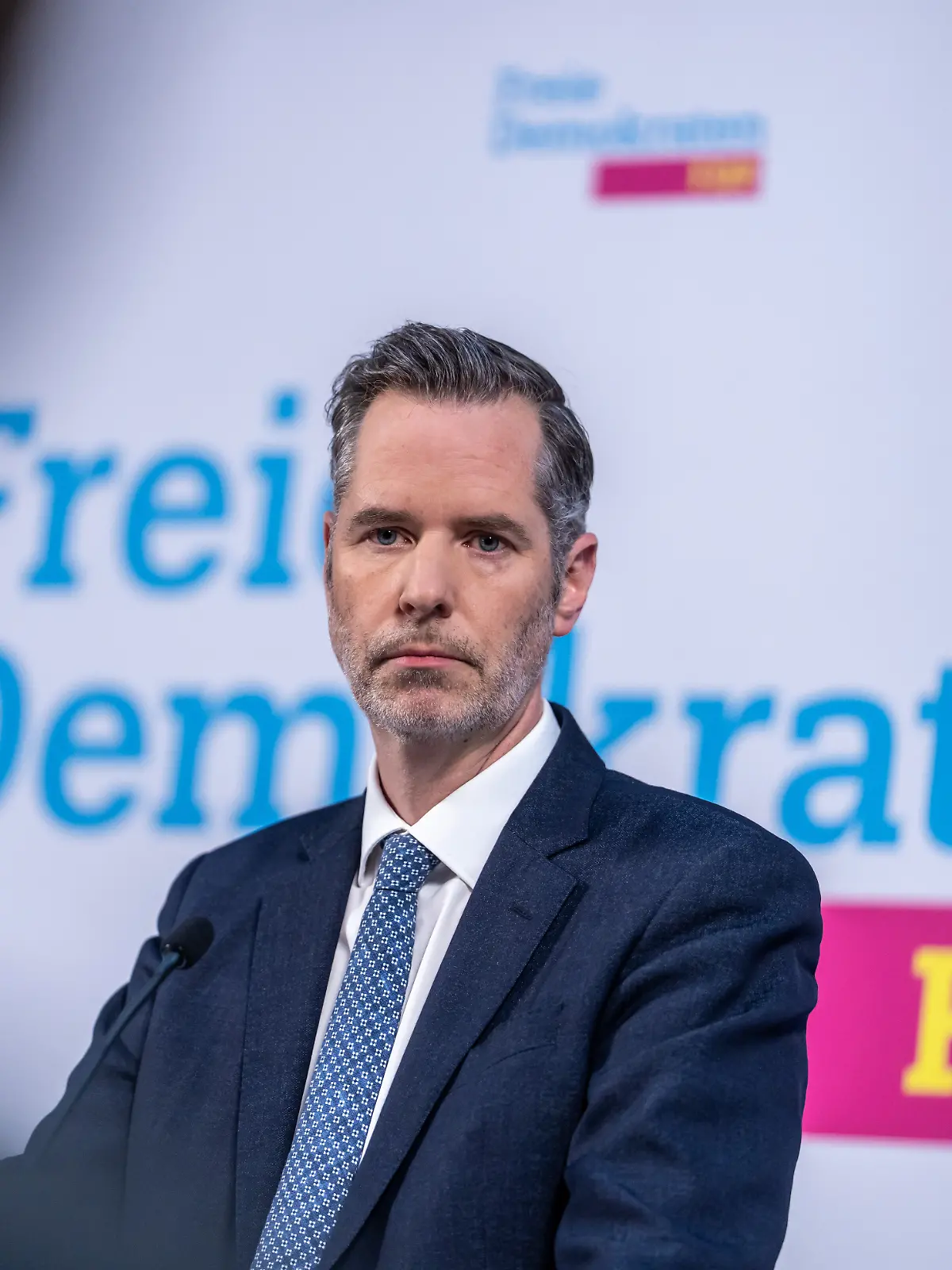 Christian Dürr, FDP Bundesvorsitzender spricht bei der Pressekonferenz in der Bundeszentrale der FDP dem Hans Dietrich Genscher Haus nach den Landtagswahlen in Rheinland-Pfalz. (zu dpa: «Dürr will FDP stärker auf Wirtschaftsfragen ausrichten») +++ dpa-Bildfunk +++