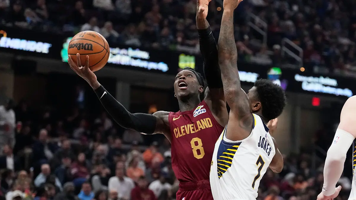 Dennis Schröder (l.) kam für Cleveland auf sechs Punkte.