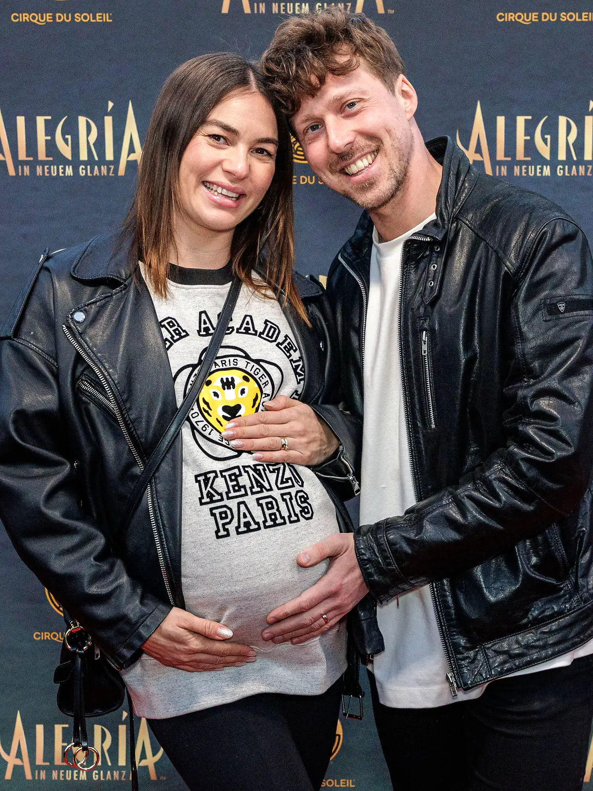 Renata und Valentin Lusin zeigen sich kurz vor der Geburt von Baby Nummer zwei auf dem roten Teppich. 