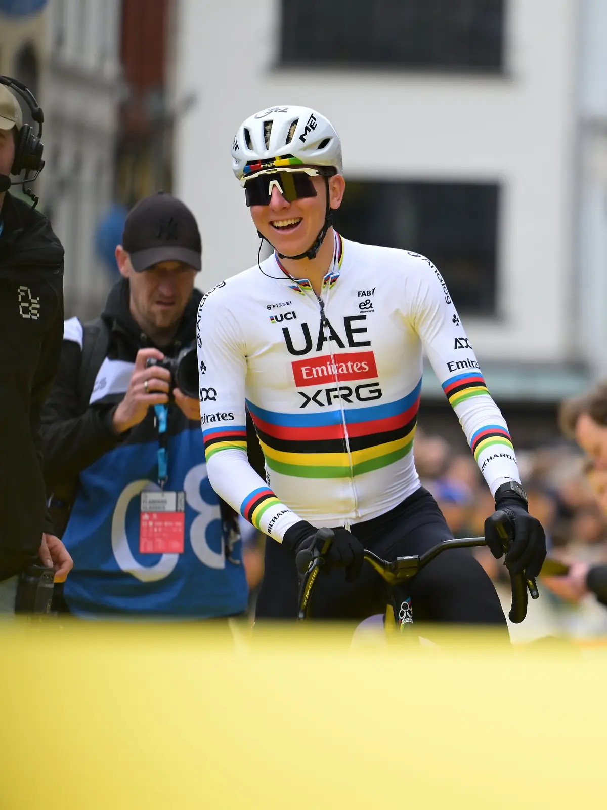 05.04.2026, Belgien, Antwerpen: Radsport: UCI WorldTour - Flandern-Rundfahrt, (278,00 km), Männer. Der Slowene Tadej Pogacar vom UAE Team Emirates bereitet sich auf den Start vor. Foto: David Pintens/Belga/dpa +++ dpa-Bildfunk +++