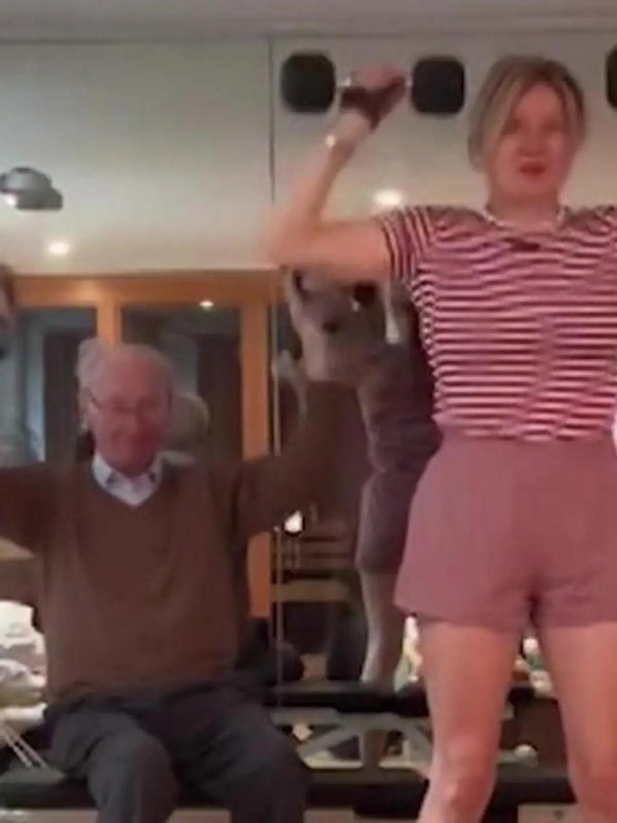 Bild zu: "Pumpen mit Papa Franz (92)! RTL-Moderatorin zeigt uns ihr Fitness-Vorbild"