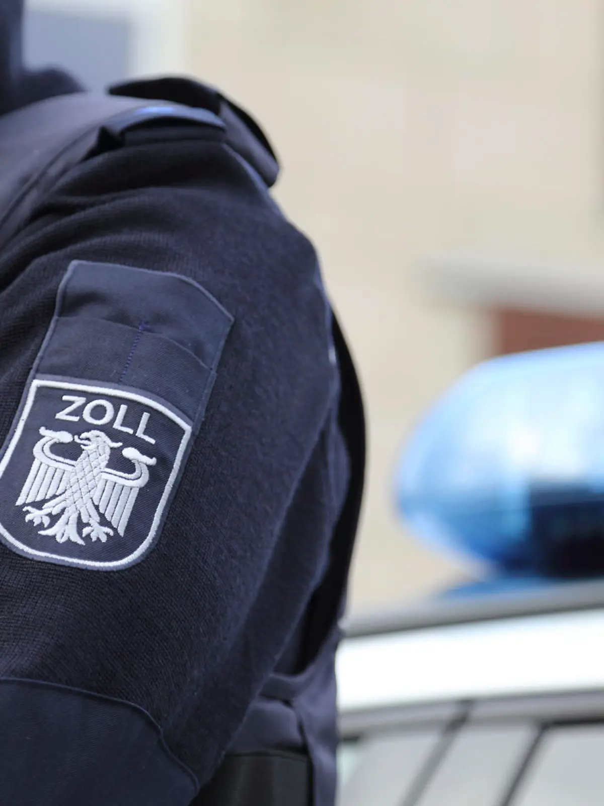 Beim Blick aus dem Fenster der Zollbehörde fallen den Beamten die Schwarzarbeiter auf. (Symbolbild)