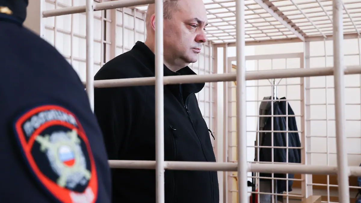 DIESES FOTO WIRD VON DER RUSSISCHEN STAATSAGENTUR TASS ZUR VERFÜGUNG GESTELLT. [RUSSIA, KURSK - APRIL 2, 2026: A former governor of the Kursk Region, Alexei Smirnov, charged with bribe-taking appears for a hearing at the Leninsky District Court. Vladimir Gerdo/TASS]