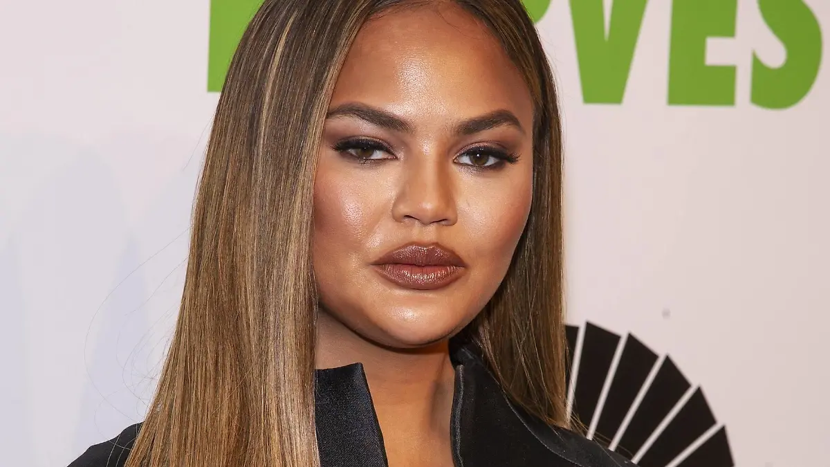  NY: 2019 City Harvest Gala Chrissy Teigen wearing Azzi & Osta attends the 2019 City Harvest Gala at Cipriani 42nd Street New York New York United States Cipriani 42nd Street PUBLICATIONxINxGERxSUIxAUTxONLY LevxRadin