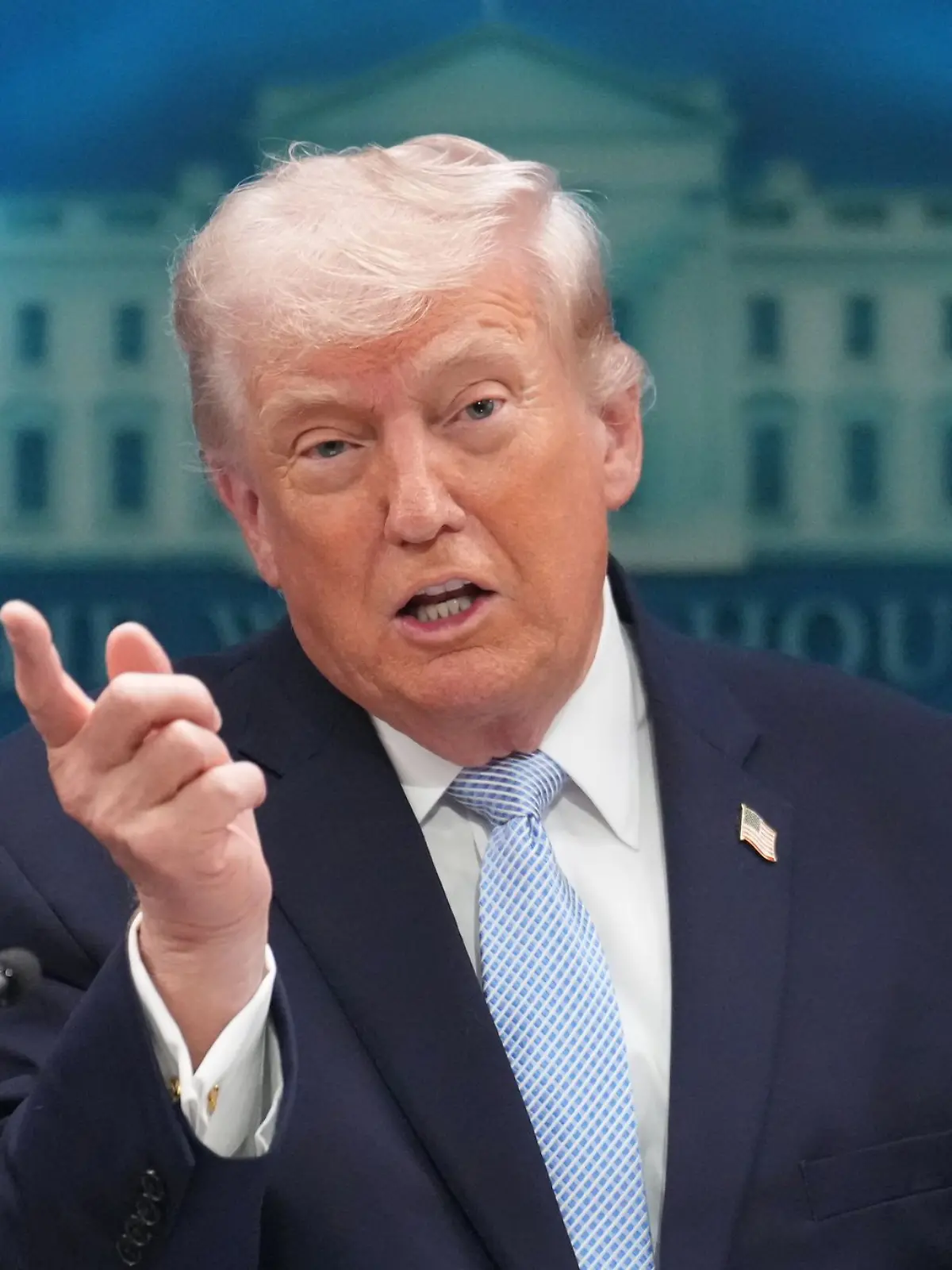 Bild zu: "Trump droht: Iran könnte morgen Nacht ausgeschaltet werden"