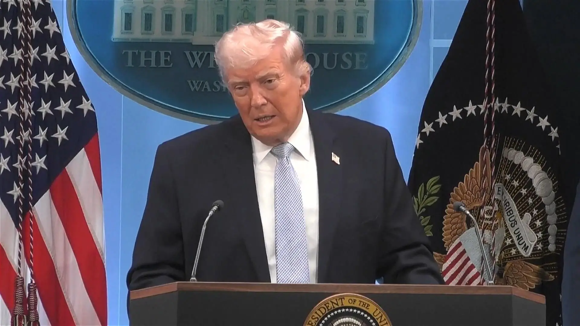 Komplette Zerstörung!? US-Präsident Donald Trump mit scharfer Drohung ans Mullah-Regime USA im Iran-Krieg