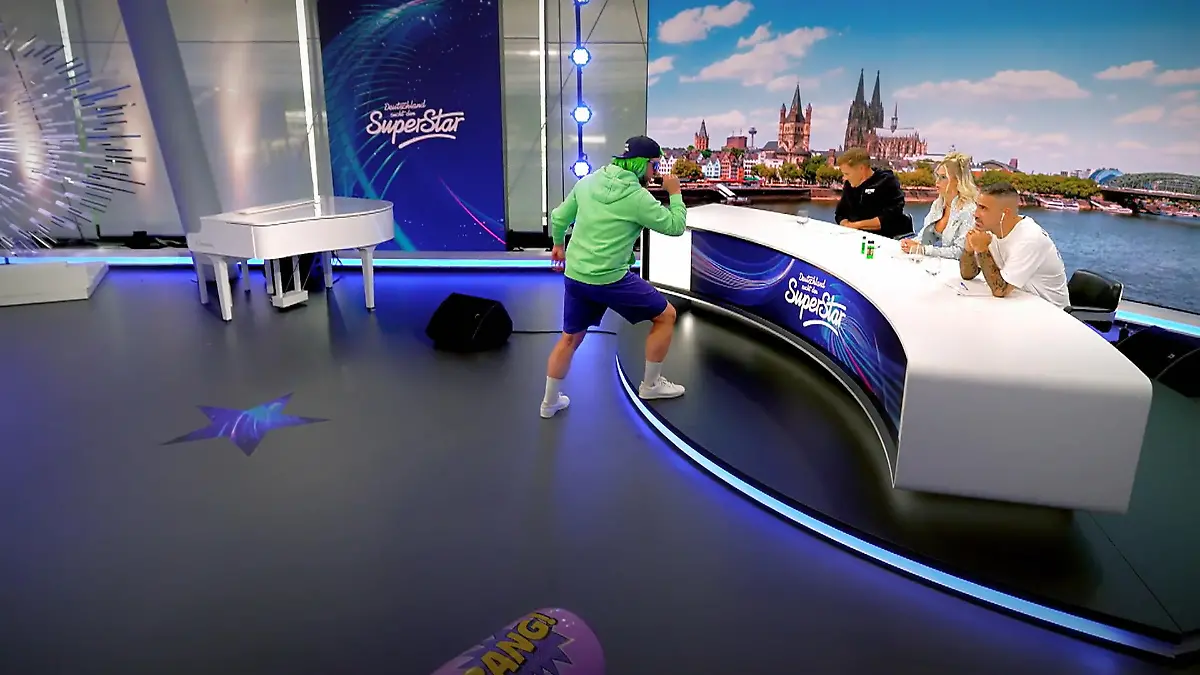 Kann Ronny mit Ballermann-Vibes die Jury – und vor allem Isi – wirklich abholen? Ronny im Party-Modus