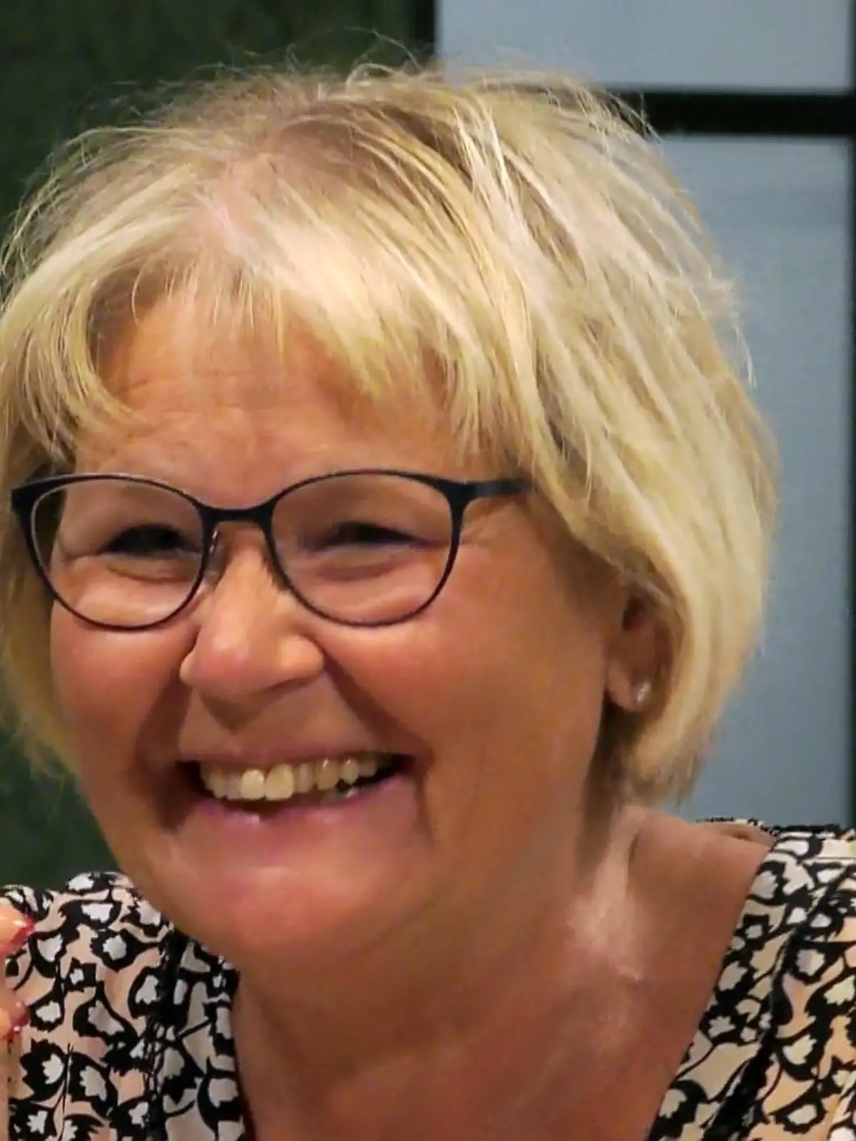 Bild zu: "Rainer und Sylvia amüsieren sich prächtig"