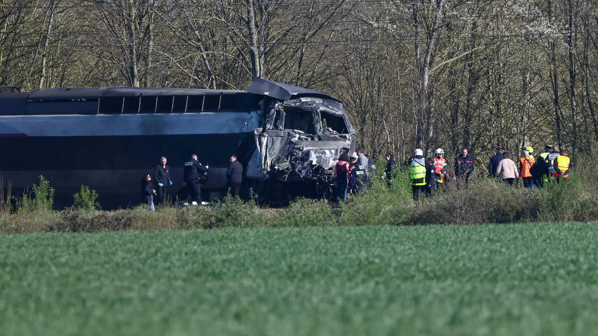 TGV kracht in Nordfrankreich in Laster