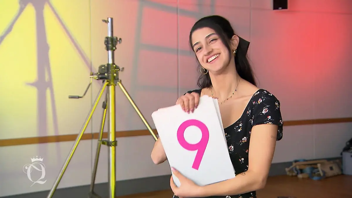 Belohnen die Mitstreiterinnen Viktorias Look mit vielen Punkten? Punkte für Viktoria?