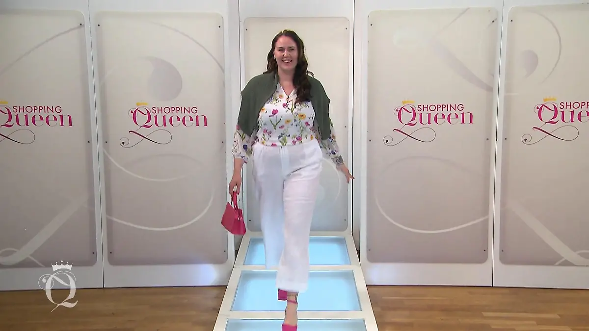 Kann Cheryn mit ihrem Blüten-Print-Look wirklich überzeugen? Cheryn auf dem Catwalk