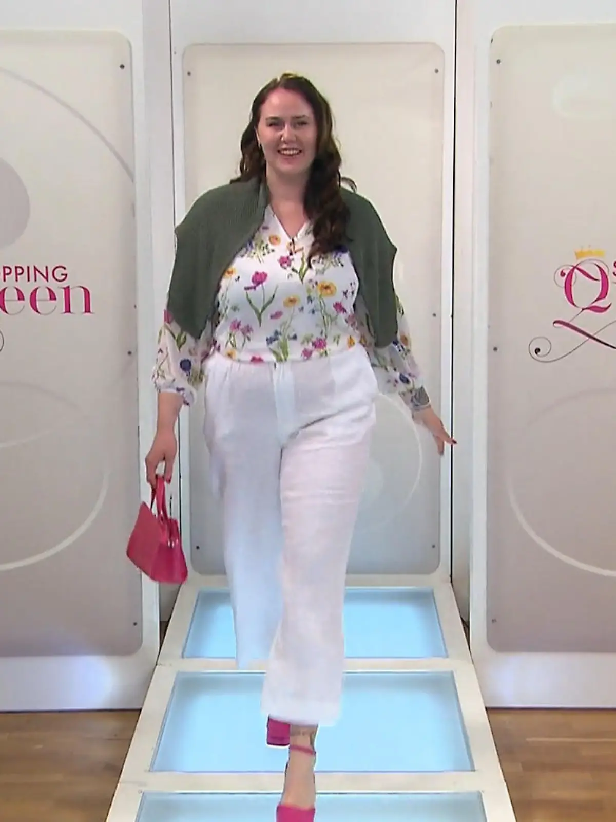 Bild zu: "Kann Cheryn mit ihrem Blüten-Print-Look wirklich überzeugen?"