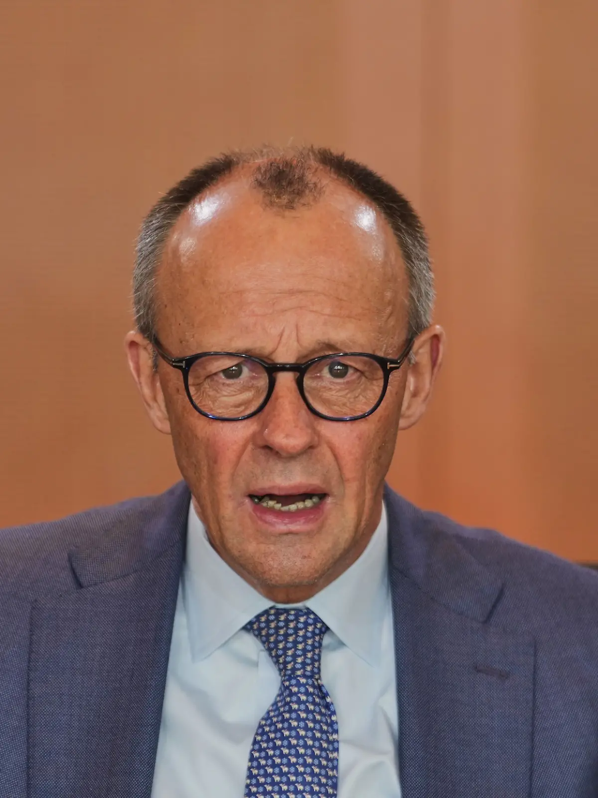 Friedrich Merz sieht bei der Kabinettssitzung am 1. April 2026 nicht glücklich aus.