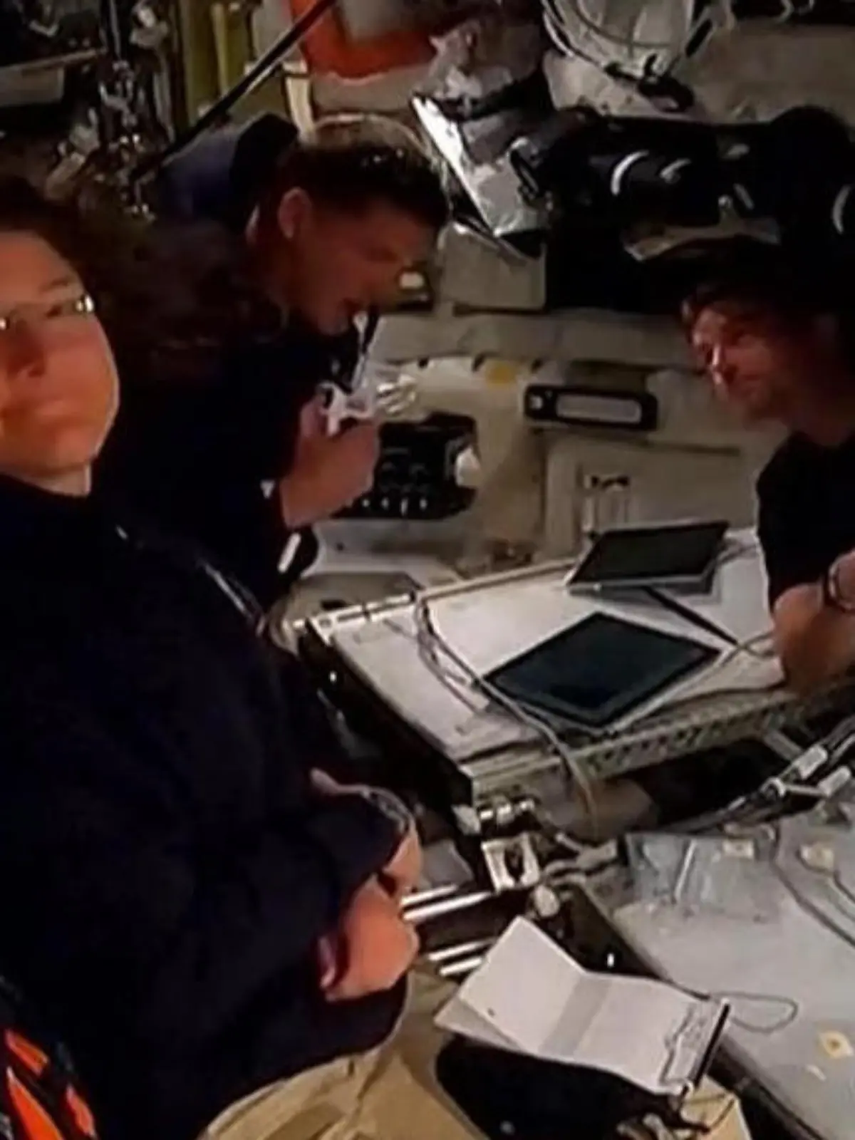 Bild zu: "Neuer Name für Mondkrater! Artemis-2-Crew rührt mit DIESER Geste aus dem Weltall"