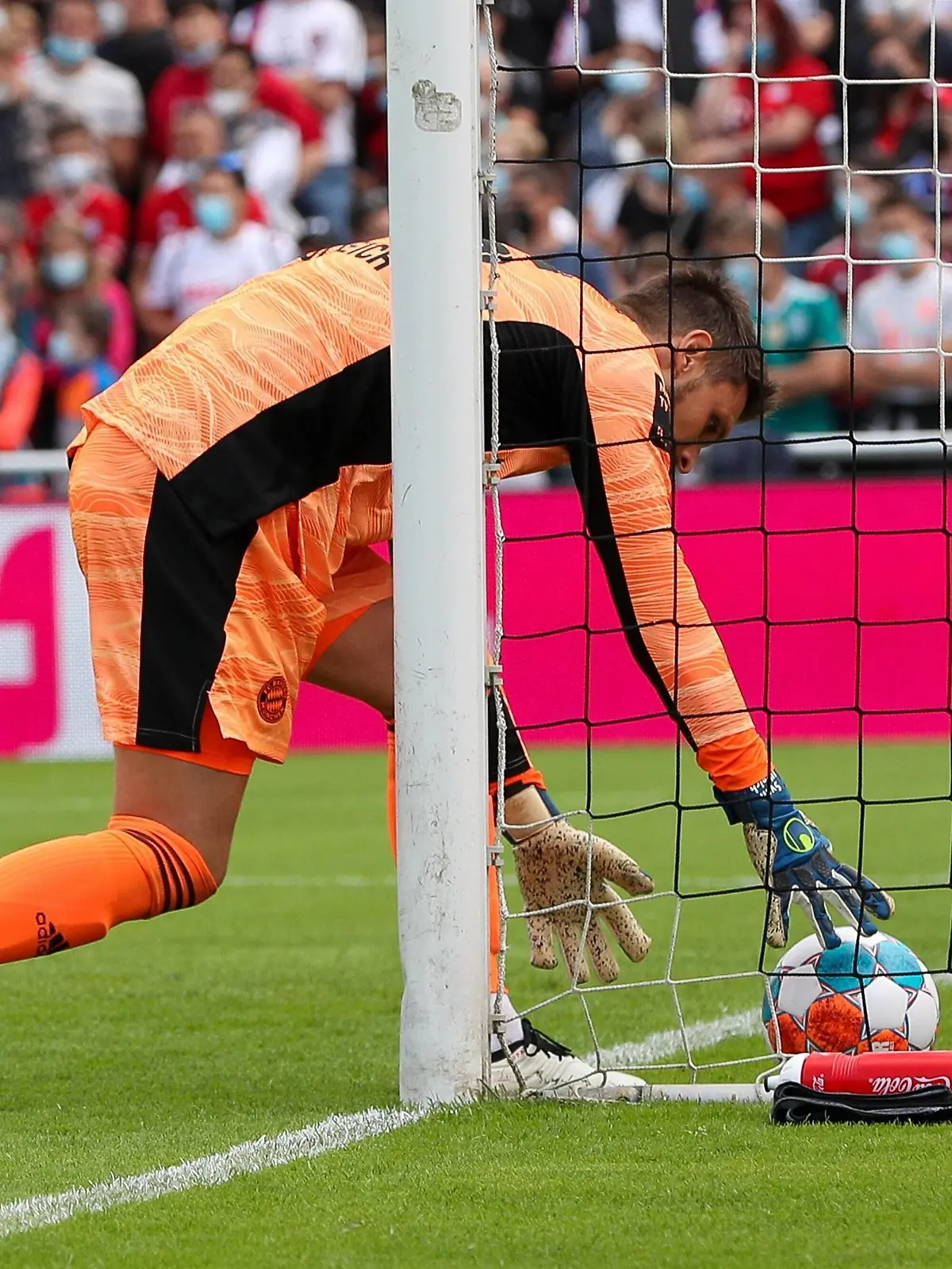  Sven Ulreich 26 FC Bayern Muenchen holt den Ball aus dem Netzt nach dem Gegentreffer, FC Bayern Muenchen vs. 1. FC Koeln, Testspiel, 17.07.2021 Villingen-Schwenningen Baden-Wuerttemberg Deutschland *** Sven Ulreich 26 FC Bayern Muenchen gets the ball out of the net after conceding a goal, FC Bayern Muenchen vs 1 FC Koeln, test match, 17 07 2021 Villingen Schwenningen Baden Wuerttemberg Germany Copyright: xkolbert-press/ChristianxKolbertx