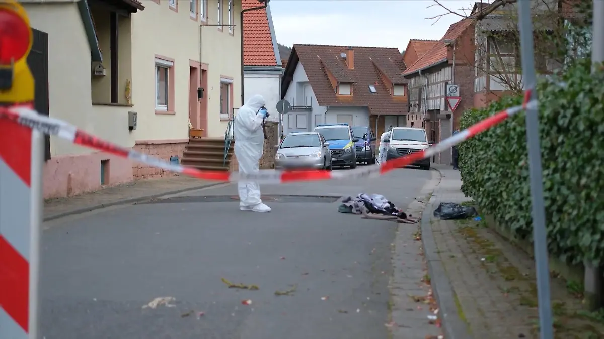Abgesperrter Tatort in Breuberg, wo eine Frau von einem Mann mit einem Messer an Ostersonntag attackiert wurde.