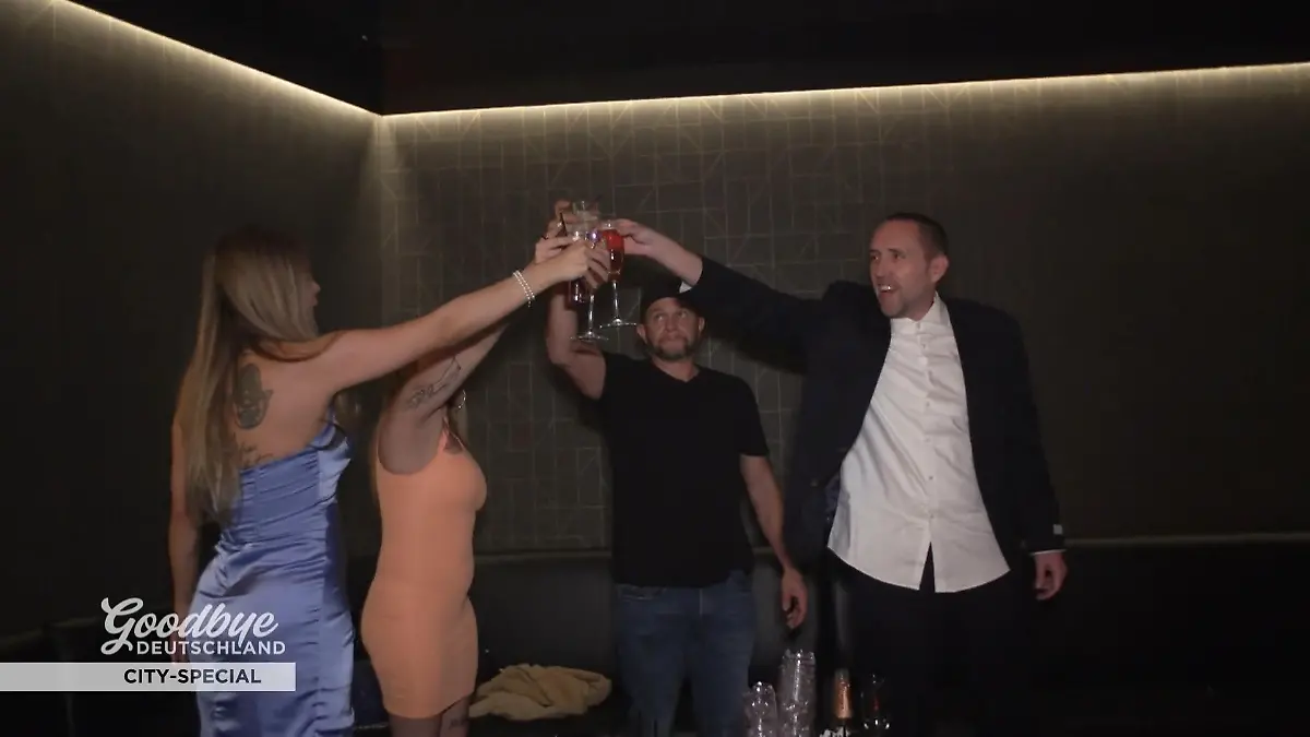 Wie wild wird Saras 35. zwischen Homeparty und Clubnacht? Geburtstag in Vegas