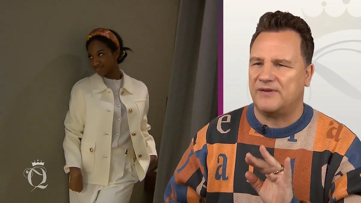 Rechts Guido im Kommentar, links Ricarda in einem cremefarbenen Outfit in einer Umkleidekabine.