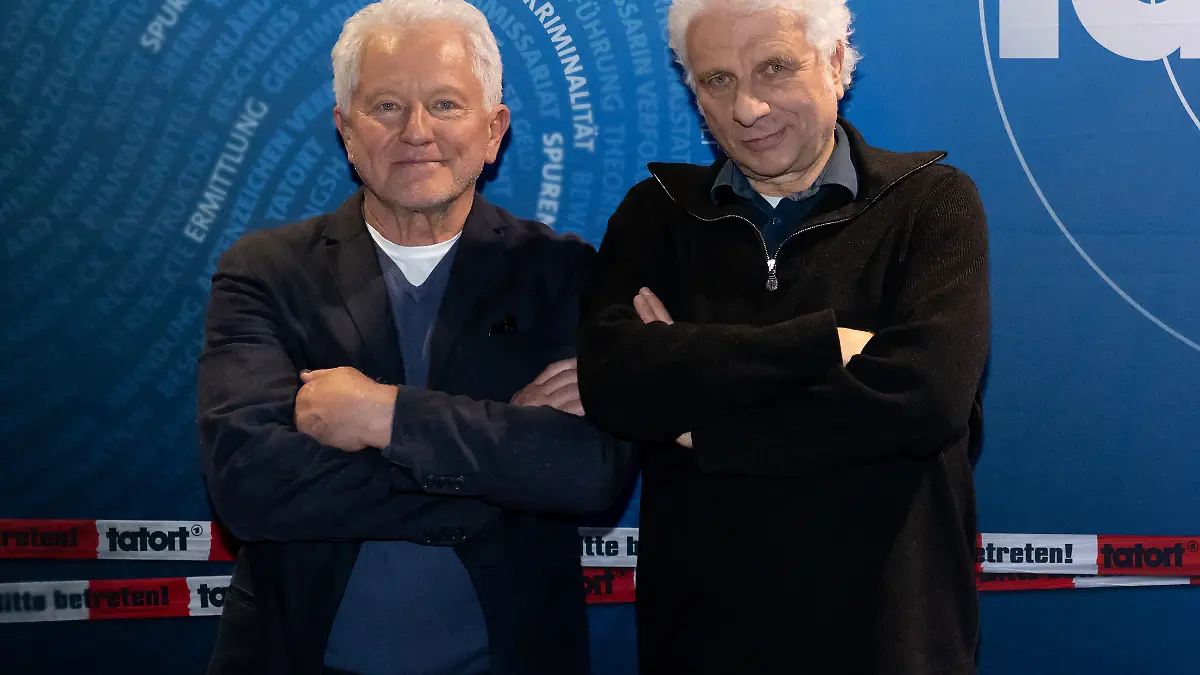 Miroslav Nemec (l) und Udo Wachtveitl kommen in der Hochschule für Fernsehen und Film zu der Premiere des letzten München-Tatorts «Unvergänglich». Die Münchner TV-Ermittler gehen nach 100 Folgen und 35 Jahren in den Tatort-Ruhestand. (zu dpa: ««Unvergänglich»: Letzter Fall für Batic und Leitmayr») +++ dpa-Bildfunk +++