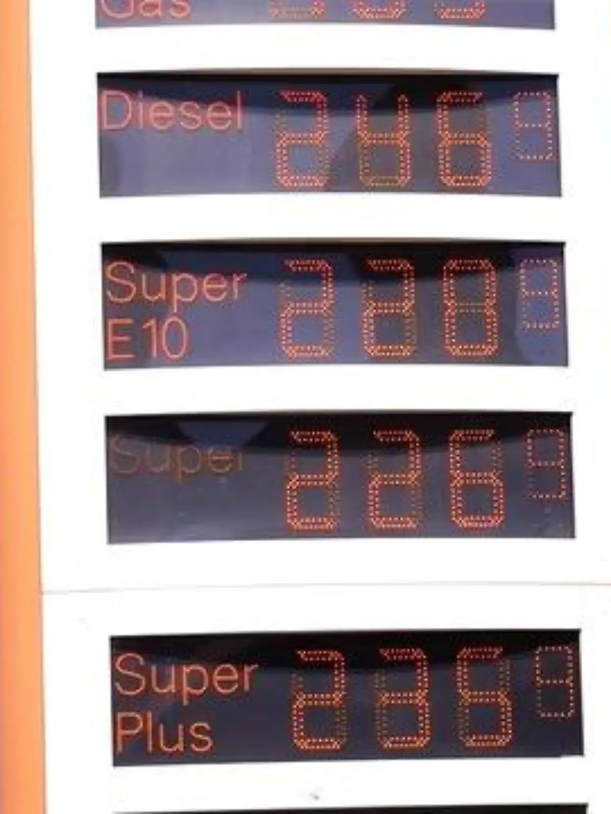 Bild zu: "Spritpreise führen zu Tanktourismus im Ausland"