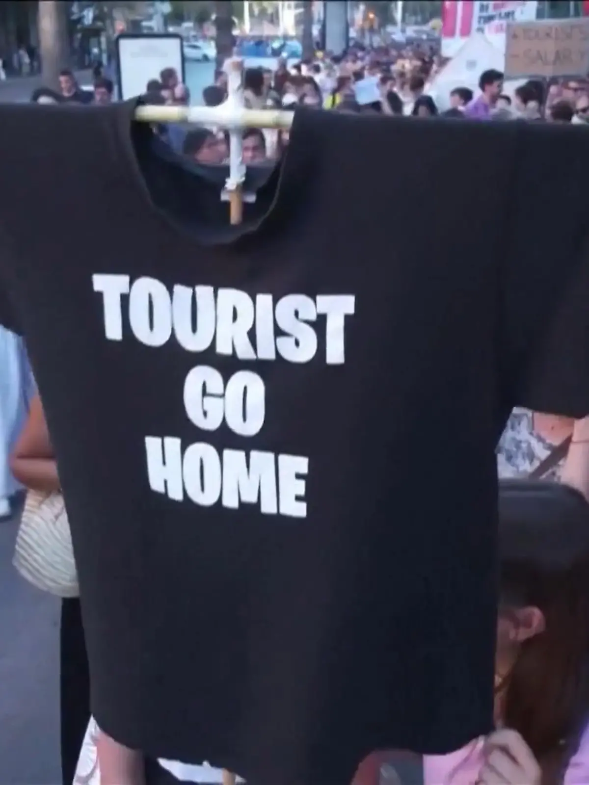 Bild zu: "Einheimische zerstechen Touristen die Autoreifen aus Wut"