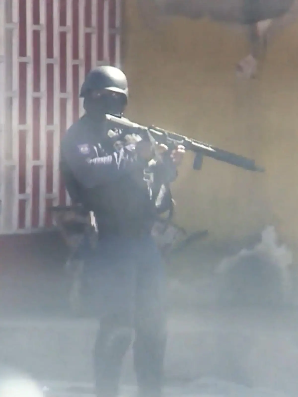 Bild zu: "Urlaub zwischen Bandenkriegen"