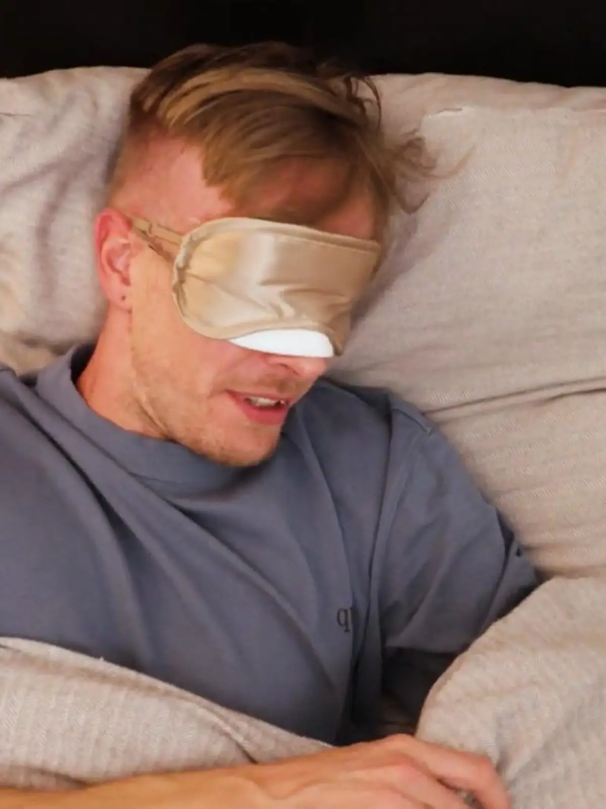 Bild zu: "Statt neuer Matratze! So bekämpft ihr Rückenschmerzen nach dem Schlafen günstiger"