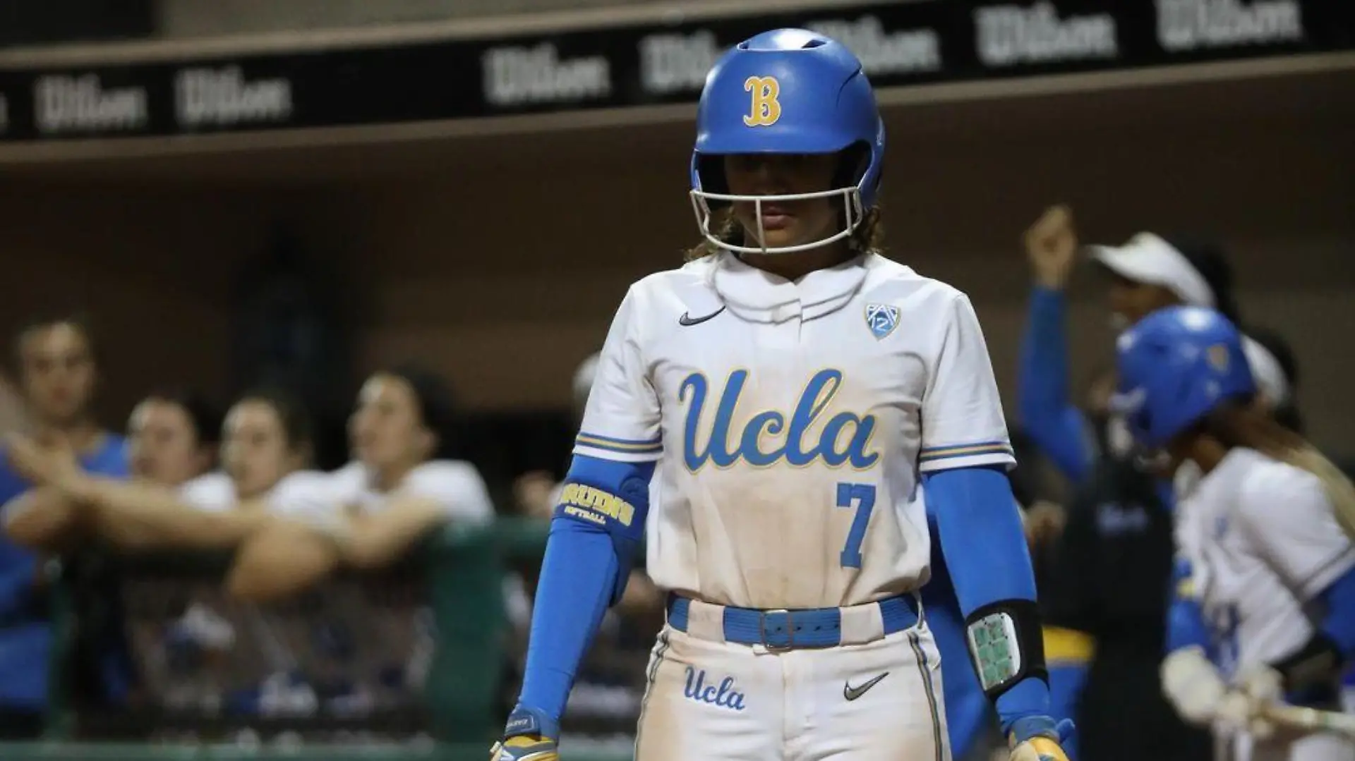 In Kampfmontur: Maya Brady im Dress des UCLA-Softball-Teams