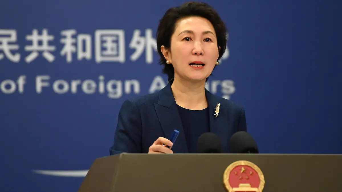 Mao Ning, Sprecherin im chinesischen Außenministerium, spricht vor Journalisten. China hat sich zur Waffenruhe in Iran geäußert.