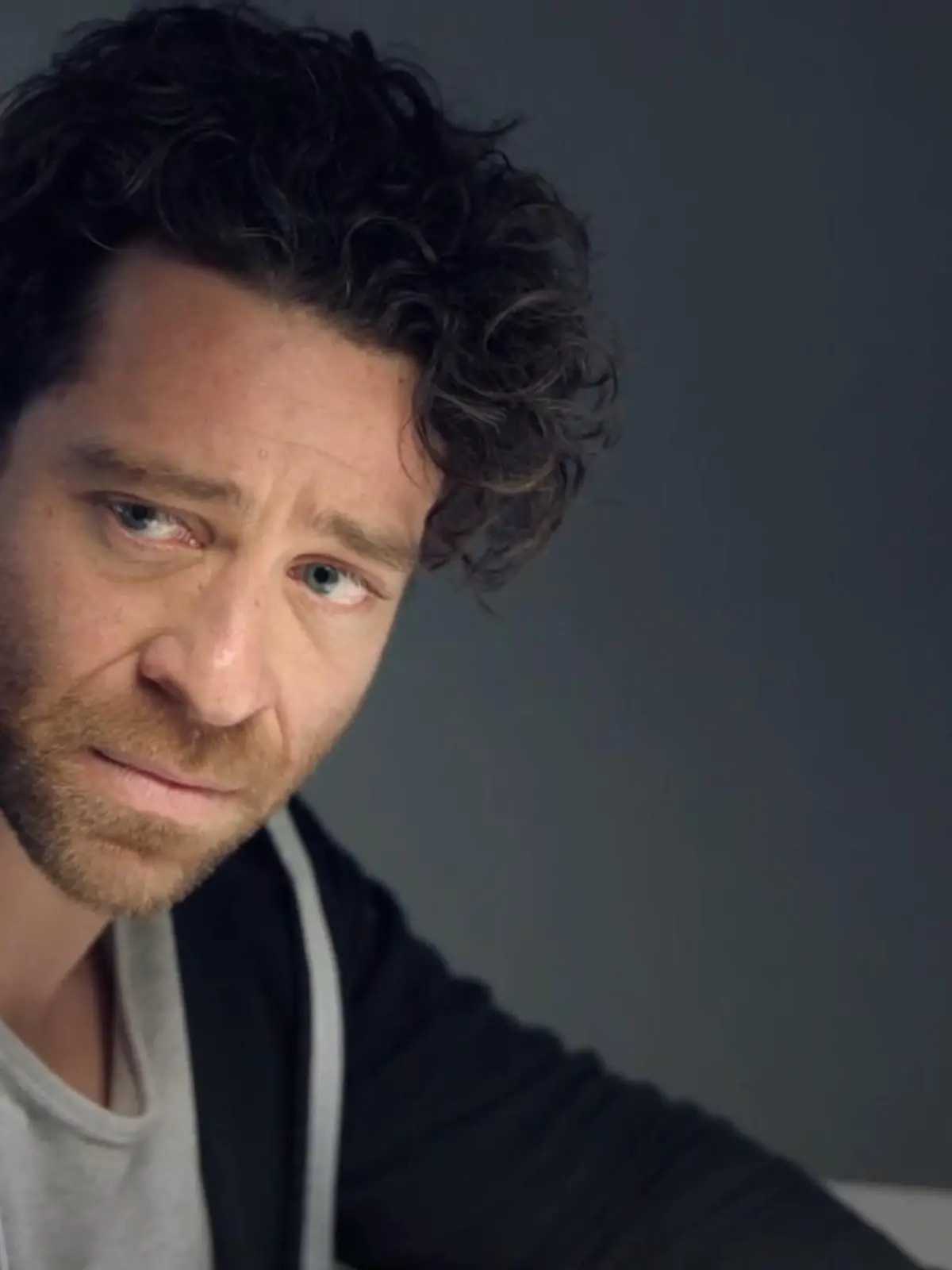 Bild zu: "Carlos gerät in Bedrängnis"