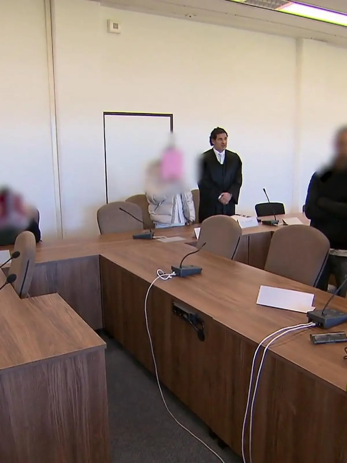 Bild zu: "Senioren abgezockt? Großfamilie vor Gericht"