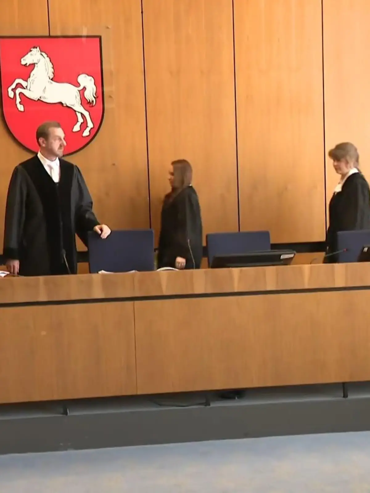 Bild zu: "Nachbar (39) wegen Todschlags an dreifacher Mutter vor Gericht"