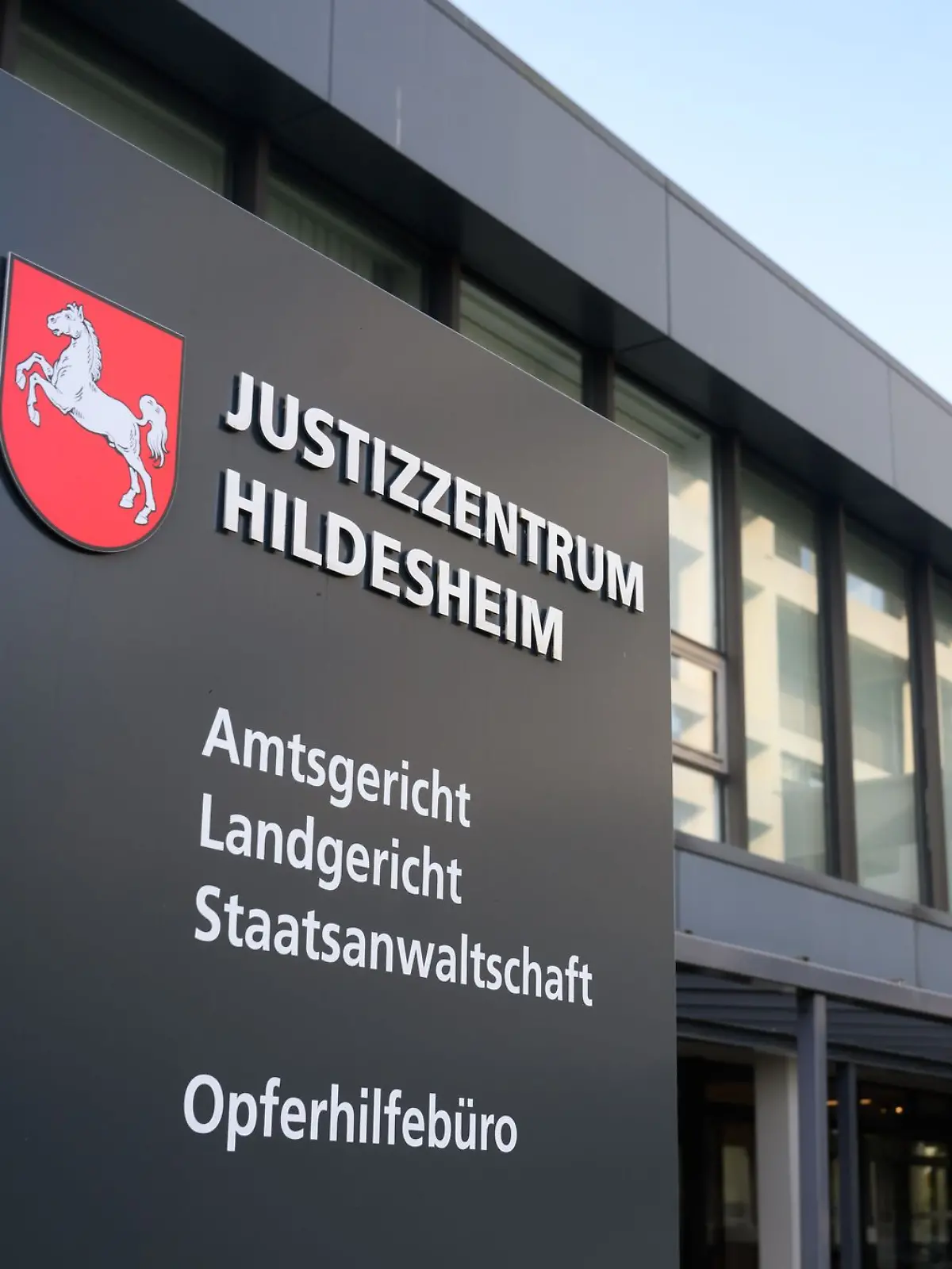 Ein 39-Jähriger soll seine Nachbarin mit 20 Messerstichen getötet haben. (Archivbild)