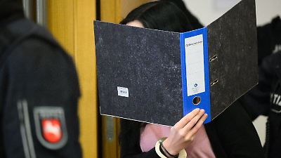 Heimtückischer Angriff mit Ameisensäure! Ex-Frau (27) muss zwölf Jahre hinter Gitter