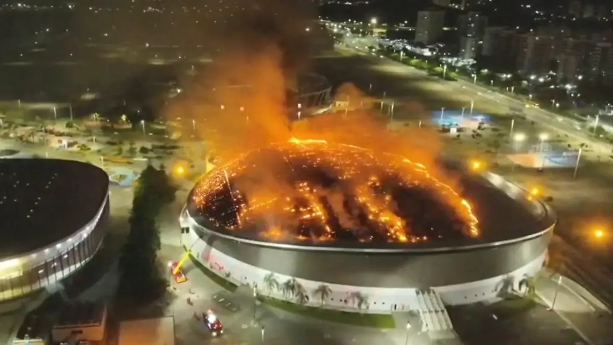 Flammenmeer auf dem Dach! Olympia-Radrennbahn brennt – nicht zum ersten Mal Großeinsatz in Rio de Janeiro