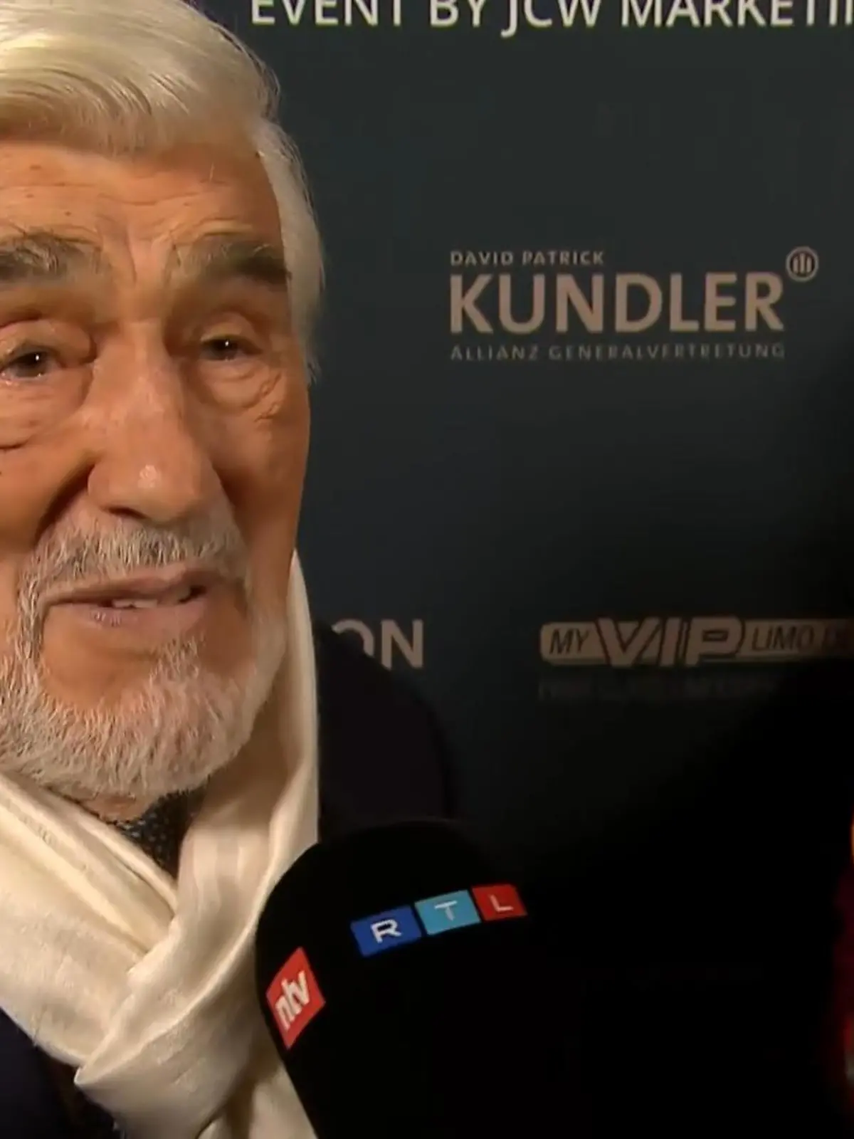 Bild zu: "Mario Adorf (95†) ist tot – Trauer um Schauspiel-Legende!"